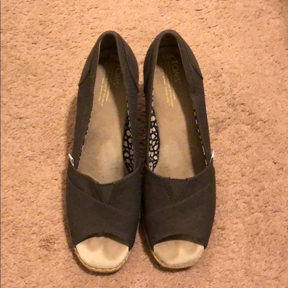 Toms gray‎ wedges size 9.5